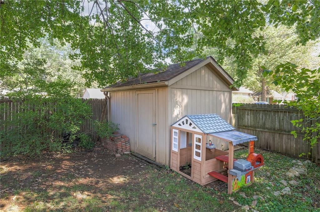 703 SW Montgomery Avenue — photo 41