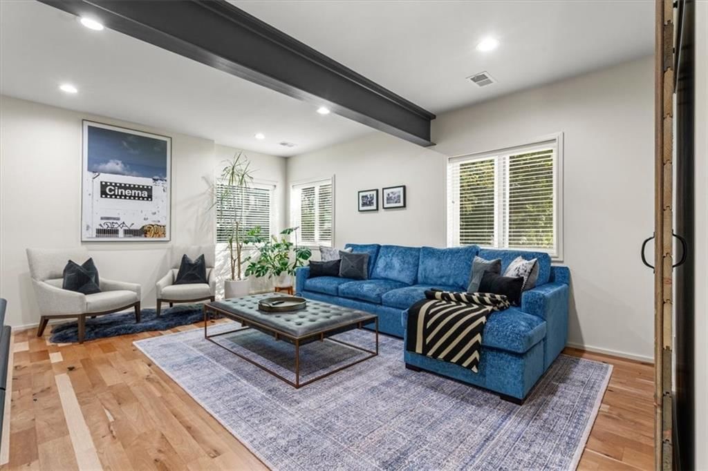 2412 Forest Avenue — photo 3