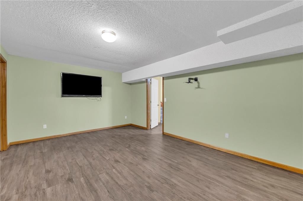 1235 NE Cardinal Drive — photo 31