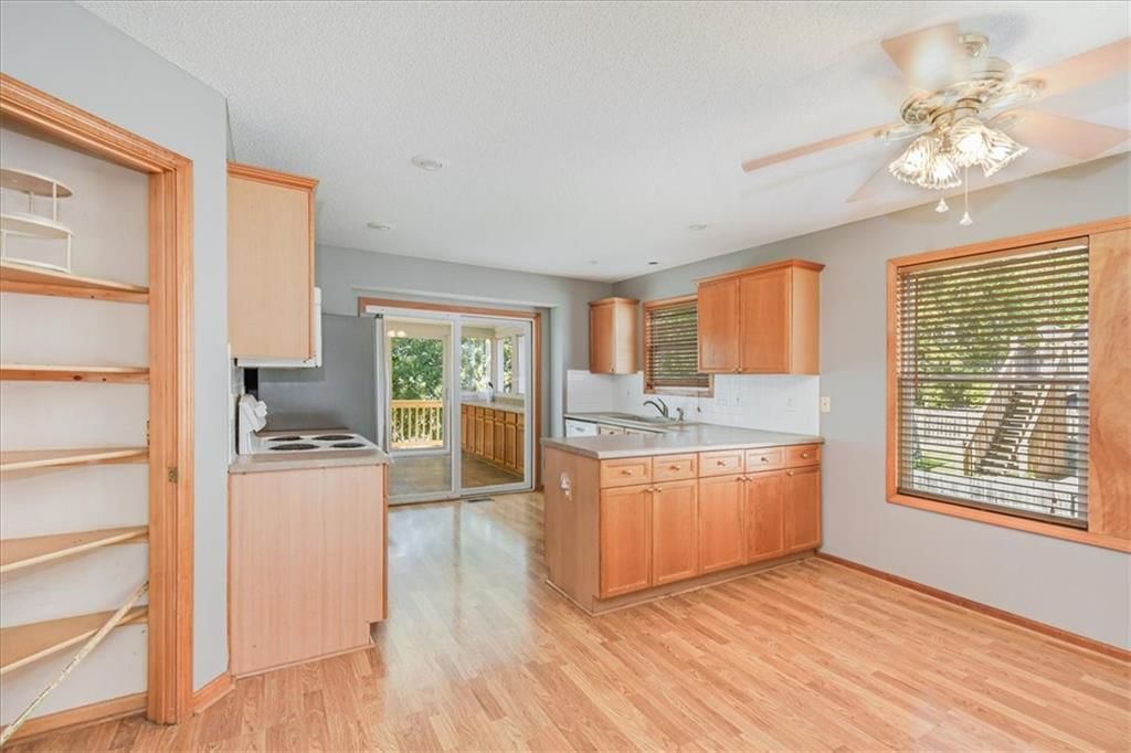 8536 N Robinhood Avenue — photo 11