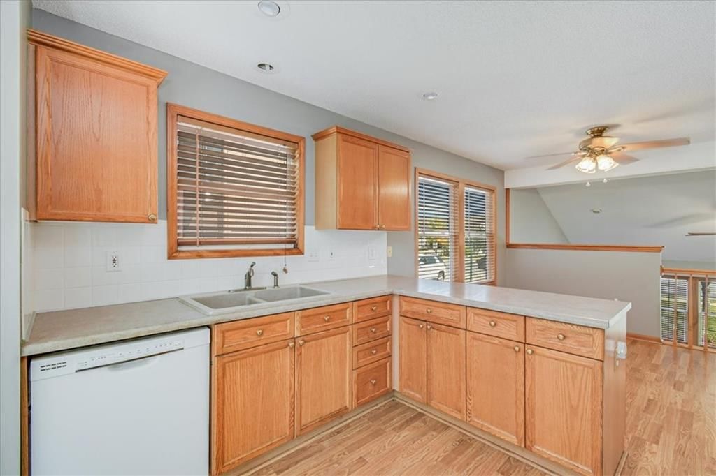 8536 N Robinhood Avenue — photo 13