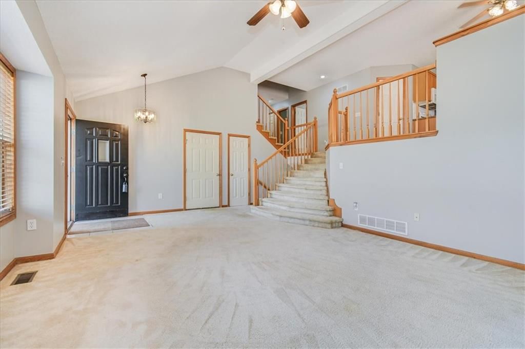 8536 N Robinhood Avenue — photo 9