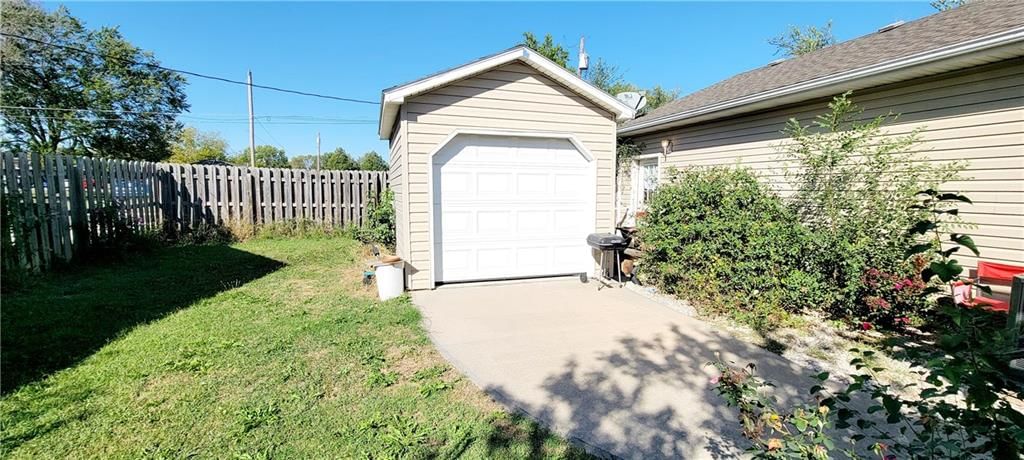 702 Briarwood Drive — photo 2