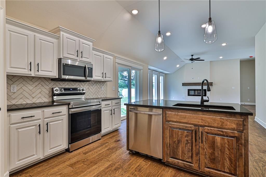 213 SW Chelmsford Drive — photo 14