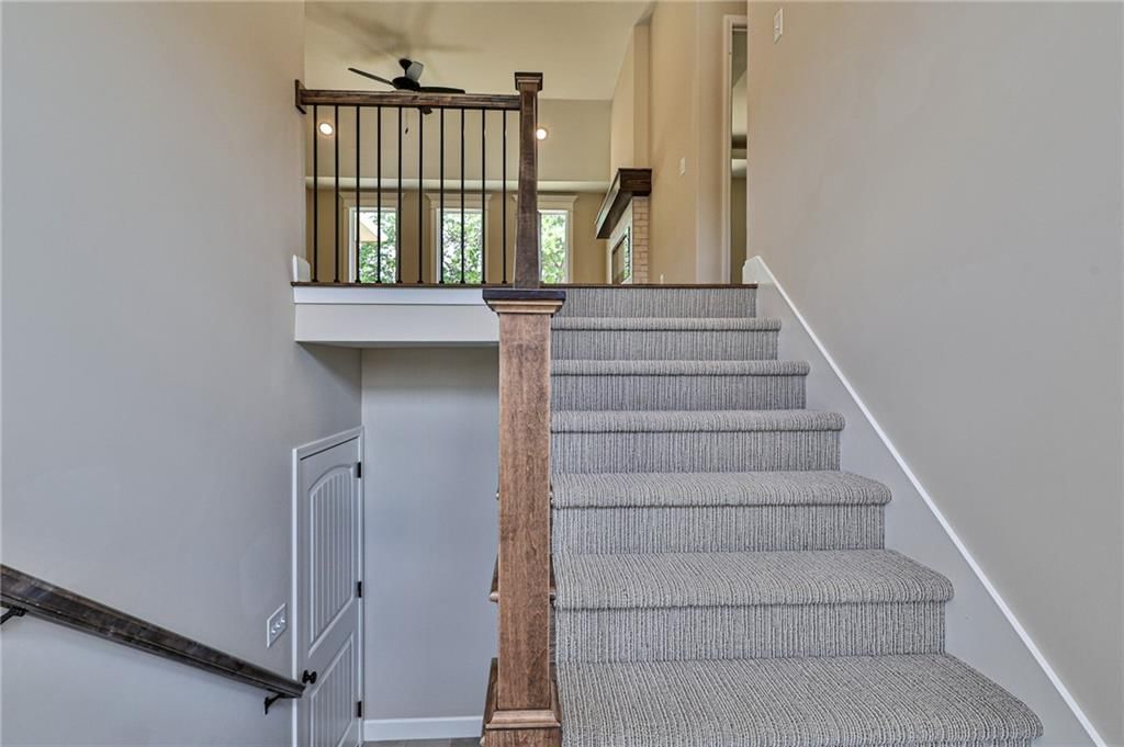 213 SW Chelmsford Drive — photo 6