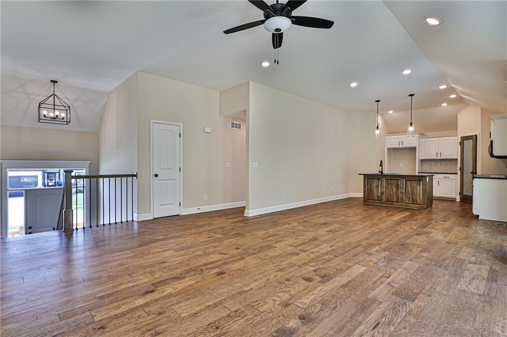 213 SW Chelmsford Drive — photo 8