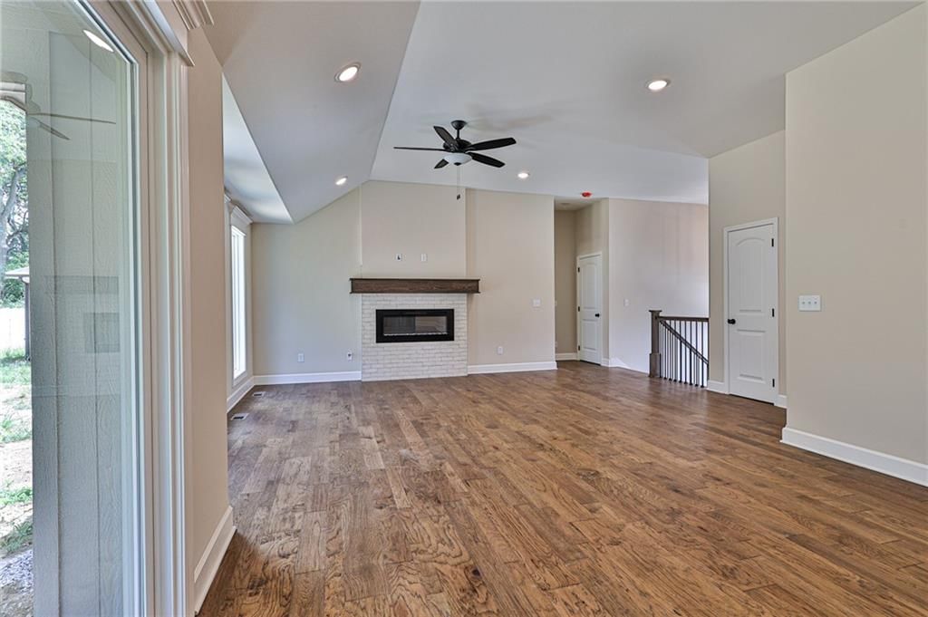 213 SW Chelmsford Drive — photo 9