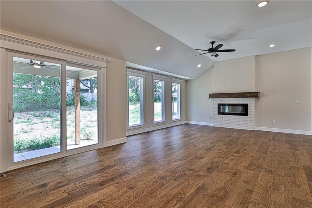 213 SW Chelmsford Drive — photo 10