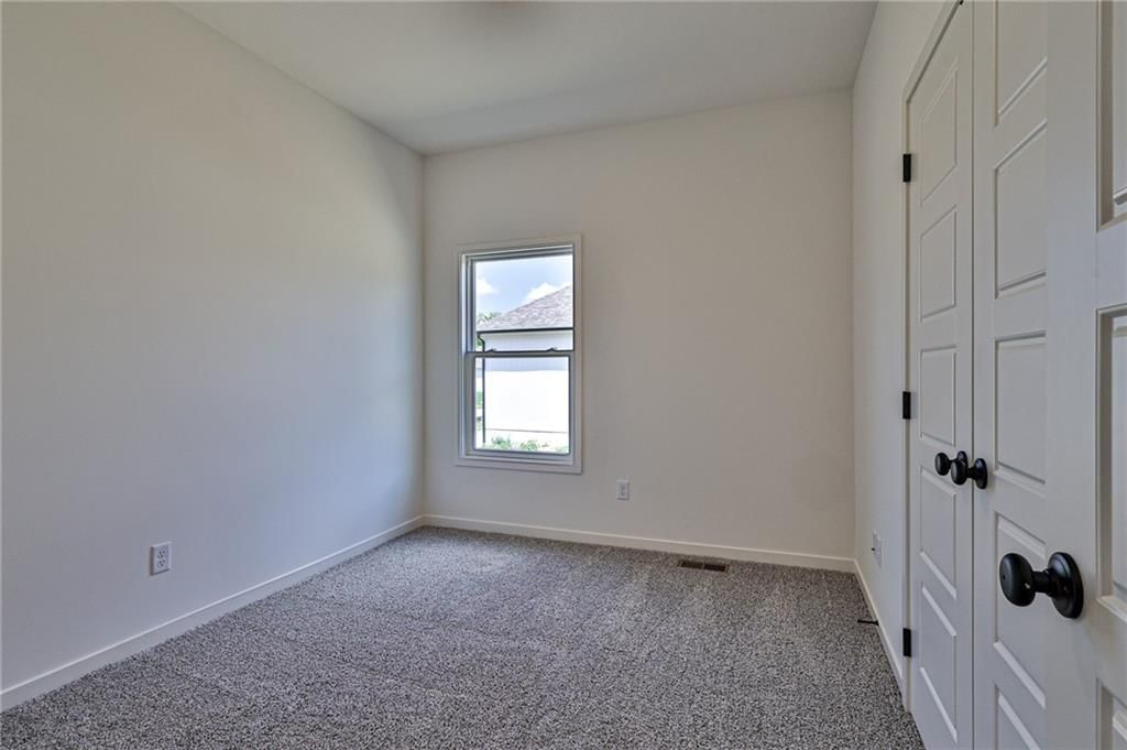 221 SW Chelmsford Drive — photo 9