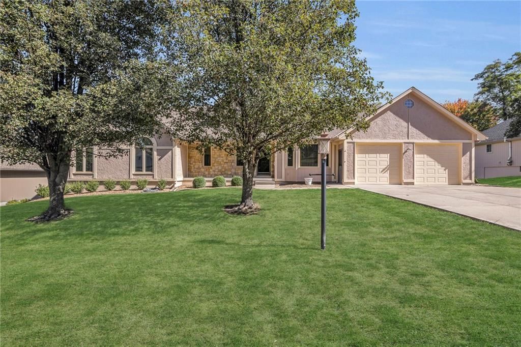 411 N PARK Drive — photo 3