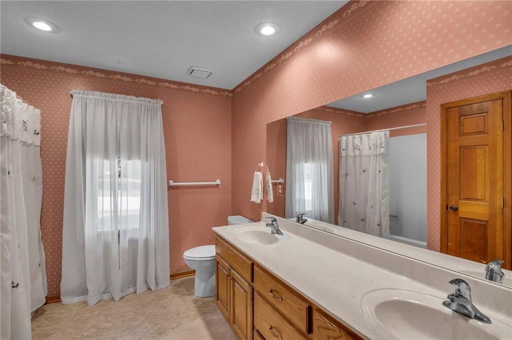 411 N PARK Drive — photo 29