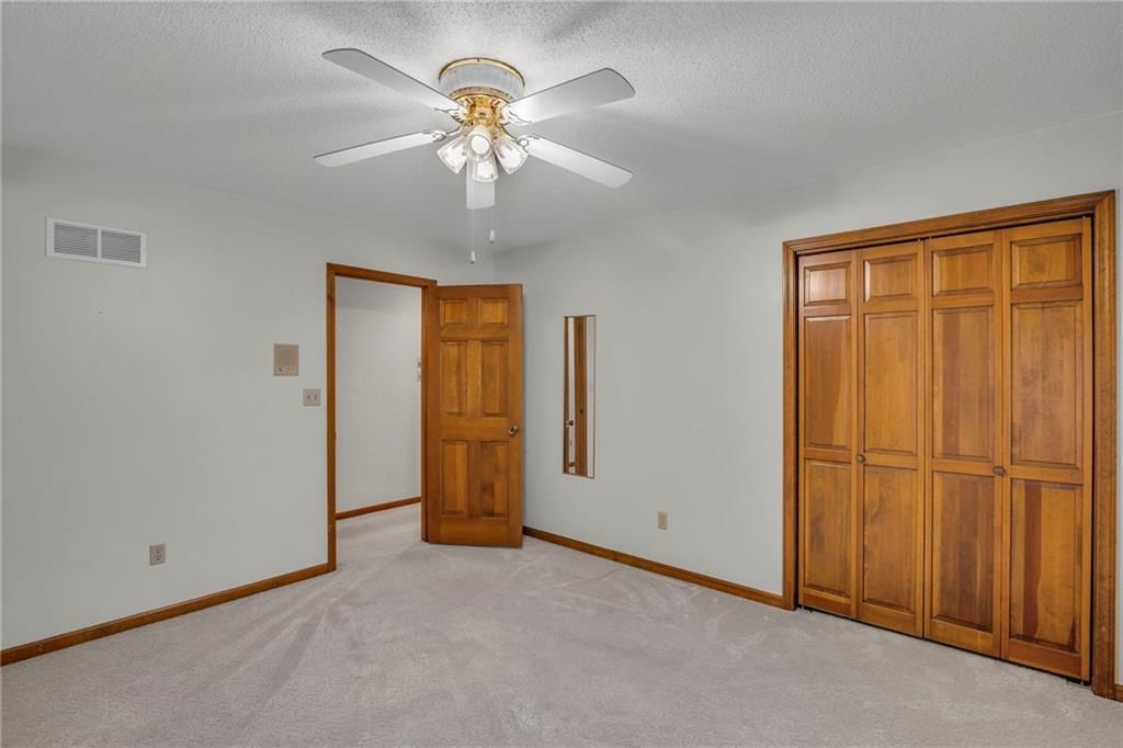 411 N PARK Drive — photo 33