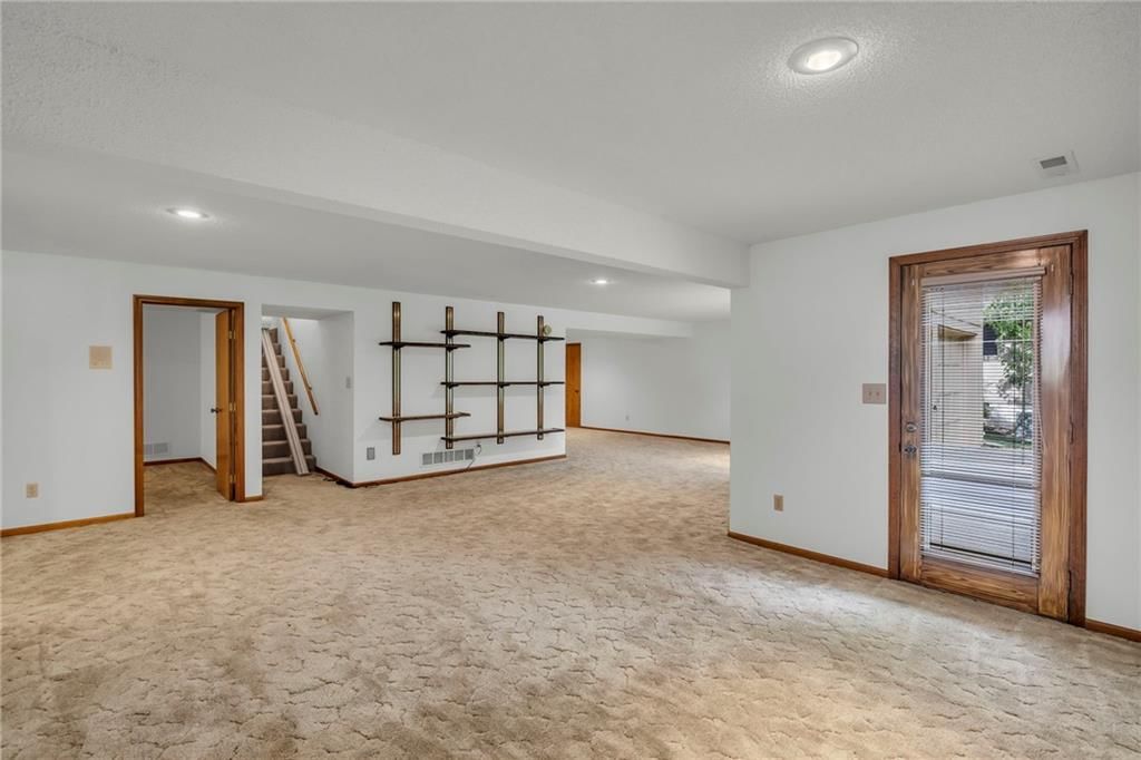 411 N PARK Drive — photo 36