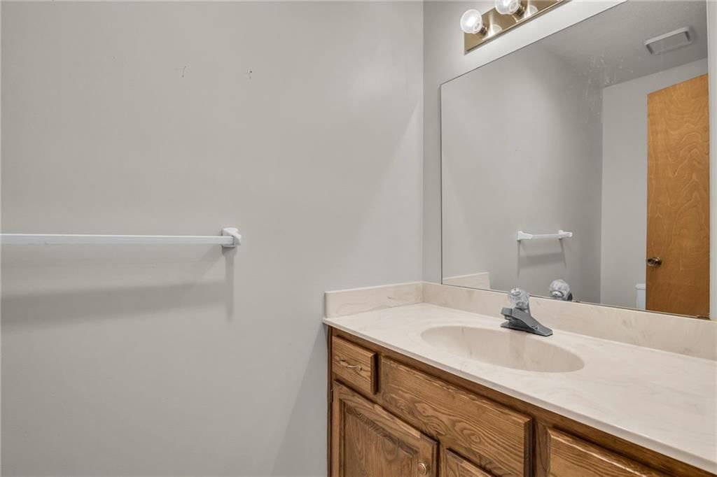 411 N PARK Drive — photo 45