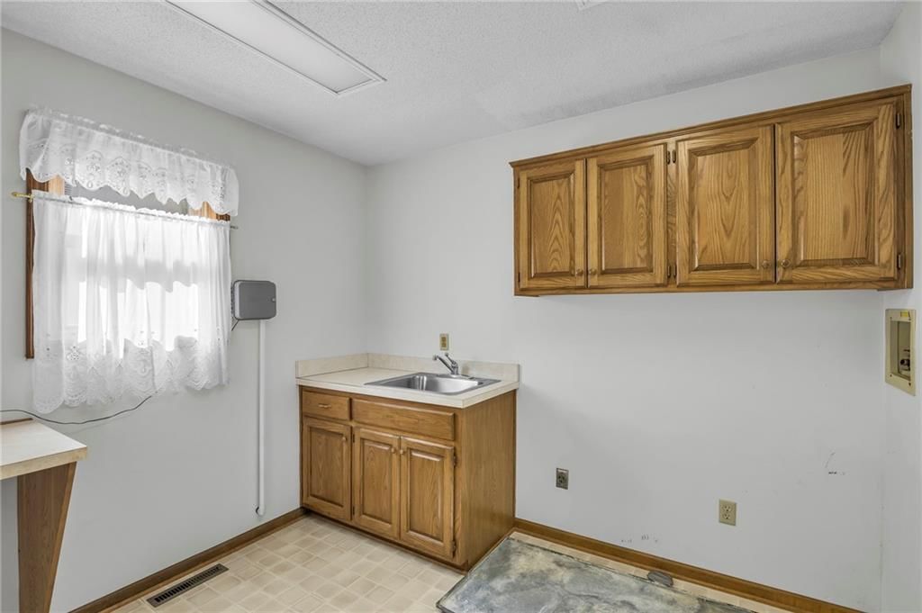 411 N PARK Drive — photo 46