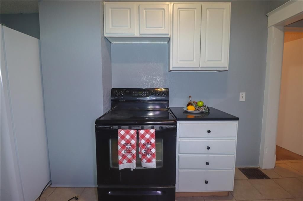 2245 Poplar Avenue — photo 13