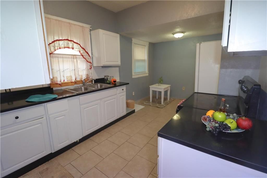 2245 Poplar Avenue — photo 14