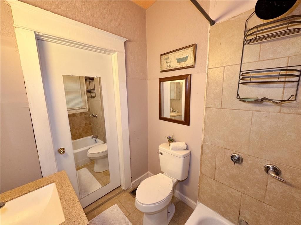 2245 Poplar Avenue — photo 23