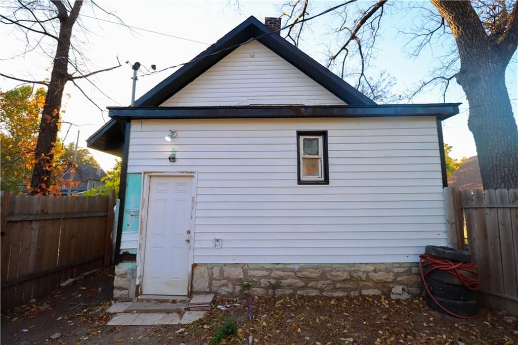 2245 Poplar Avenue — photo 24