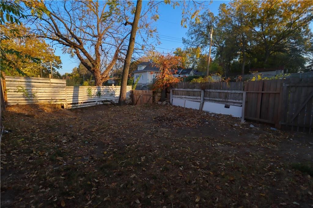 2245 Poplar Avenue — photo 33