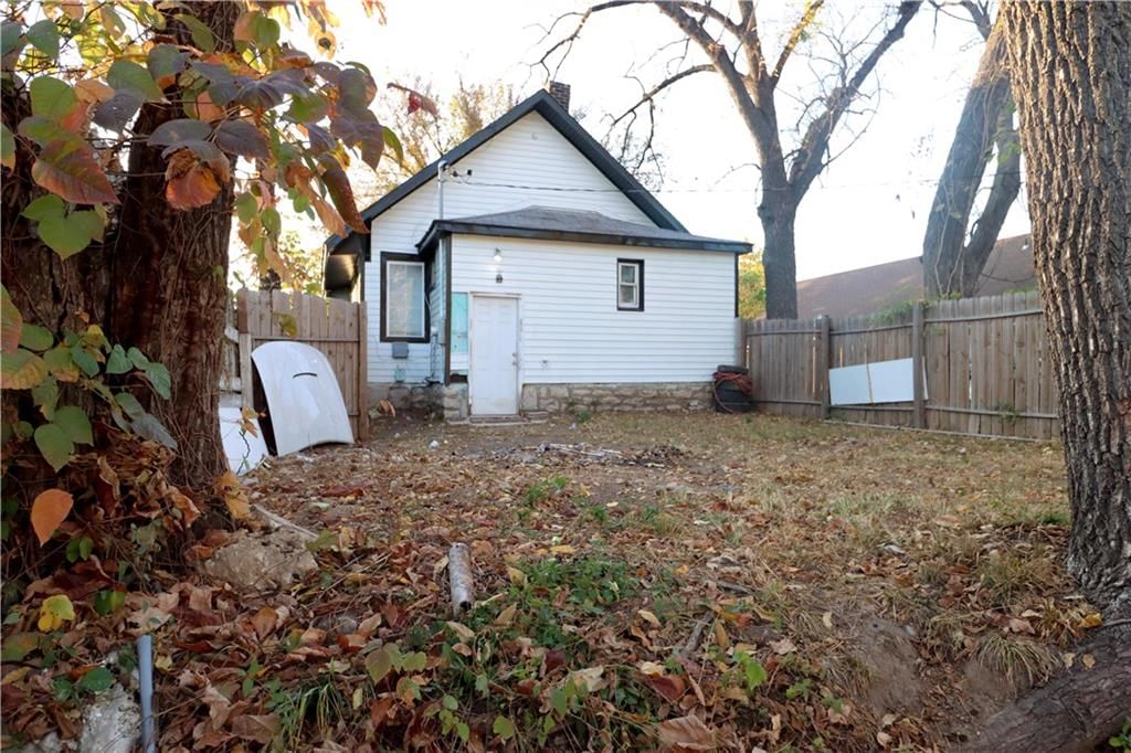 2245 Poplar Avenue — photo 34