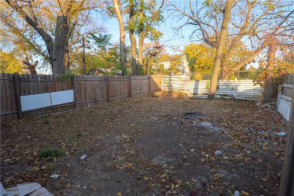2245 Poplar Avenue — photo 35