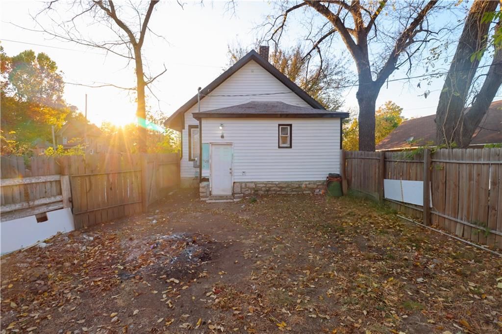2245 Poplar Avenue — photo 36