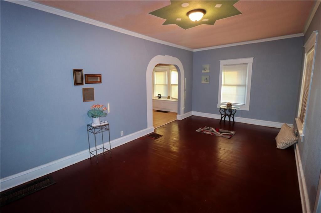 2245 Poplar Avenue — photo 8