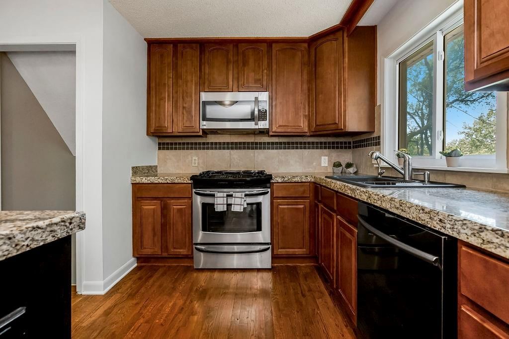 9720 Marshall Drive — photo 10