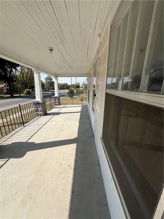 806 W 4th Street — photo 18