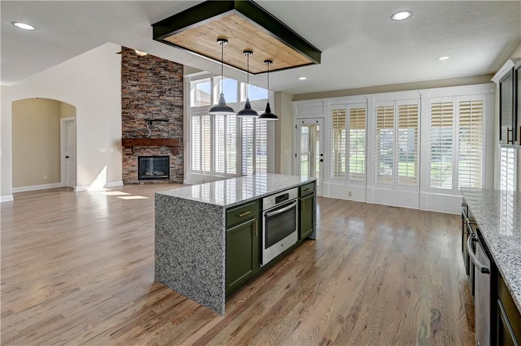 141 NW Whitman Drive — photo 13