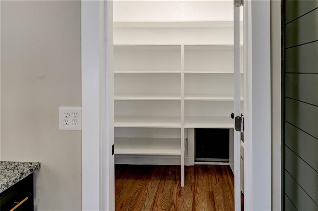 141 NW Whitman Drive — photo 14