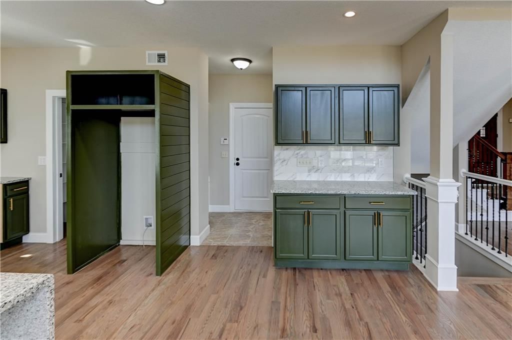 141 NW Whitman Drive — photo 15