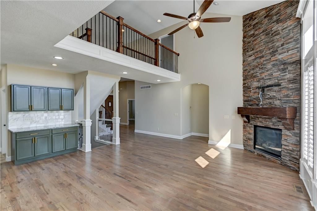 141 NW Whitman Drive — photo 17
