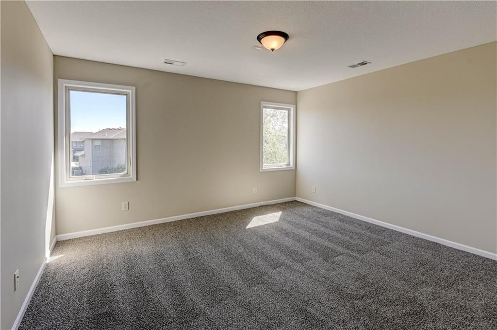 141 NW Whitman Drive — photo 26