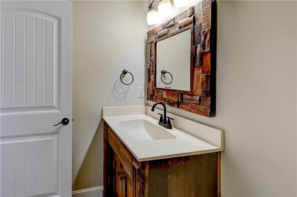 141 NW Whitman Drive — photo 31
