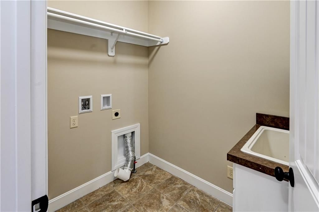 141 NW Whitman Drive — photo 34