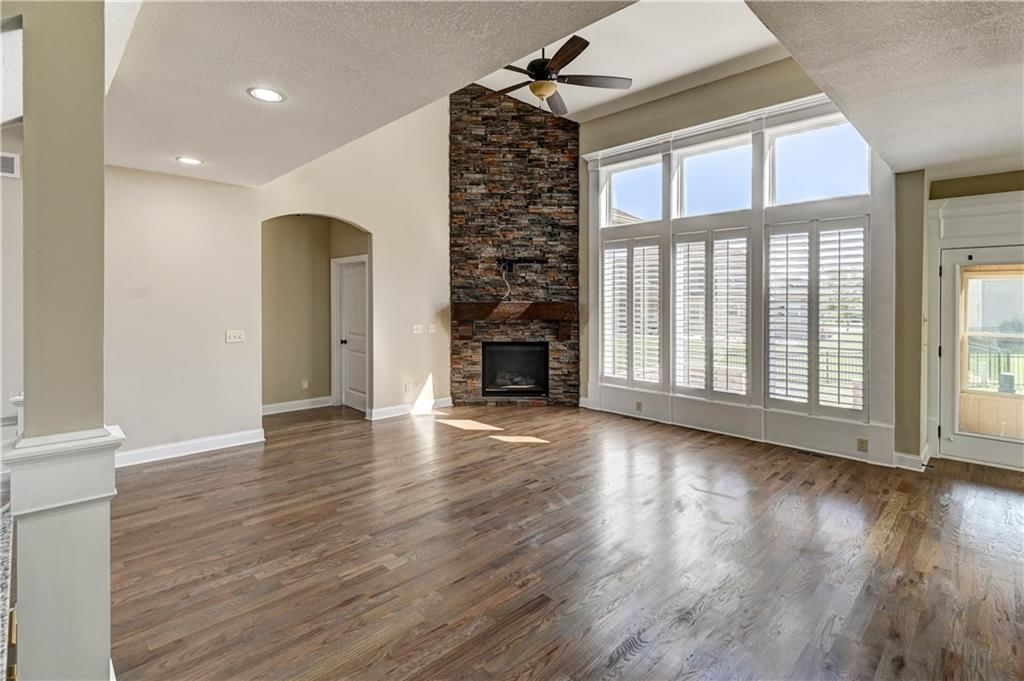 141 NW Whitman Drive — photo 35