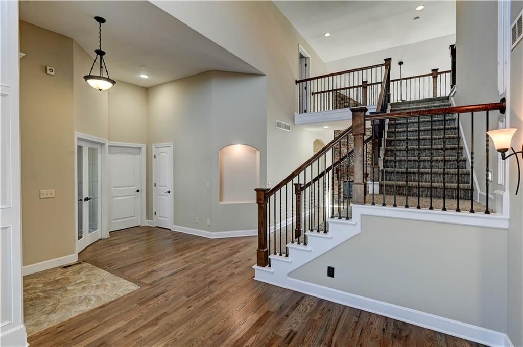 141 NW Whitman Drive — photo 5