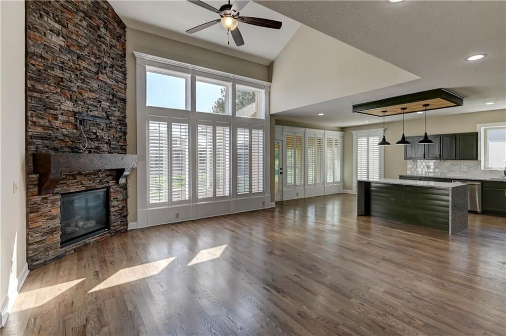 141 NW Whitman Drive — photo 6