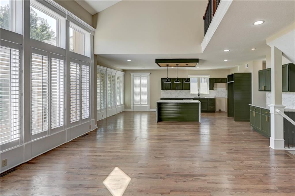 141 NW Whitman Drive — photo 7