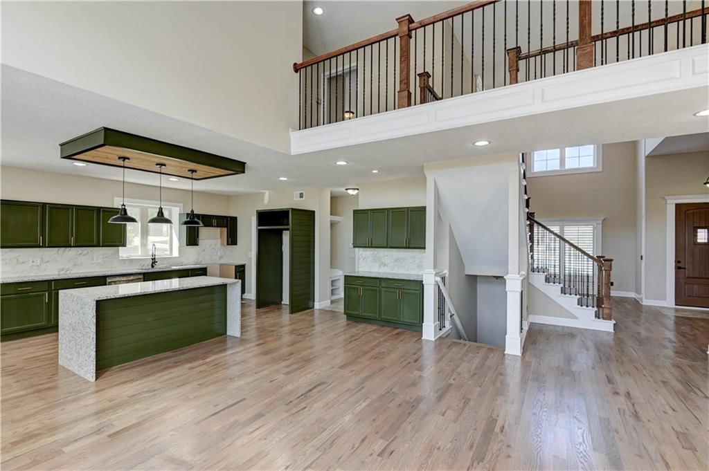 141 NW Whitman Drive — photo 8