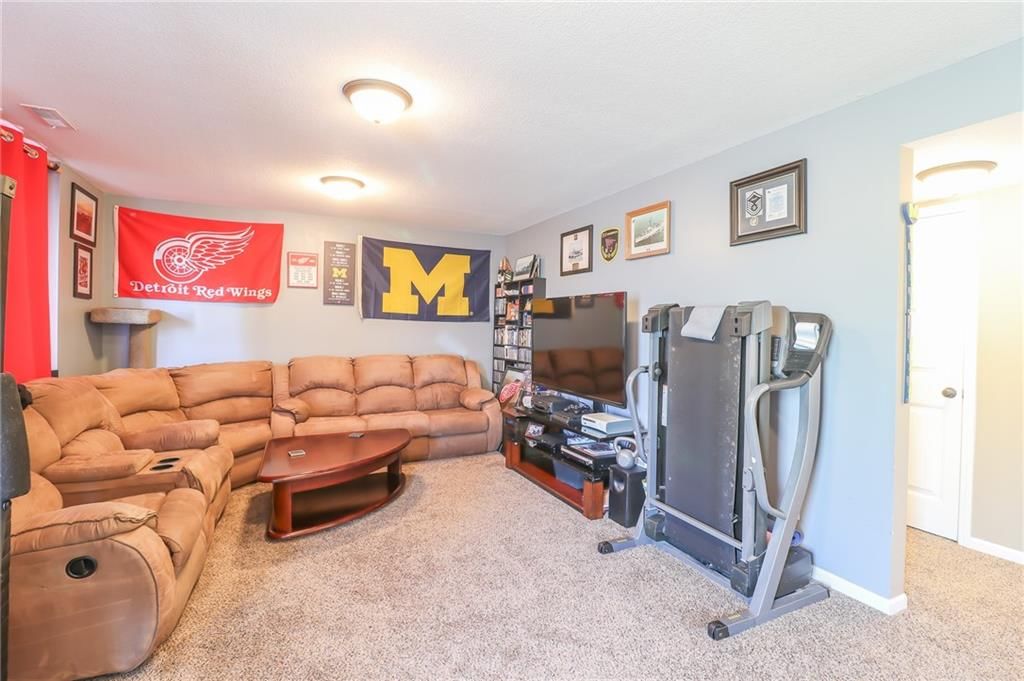 100 Newberry Court — photo 21