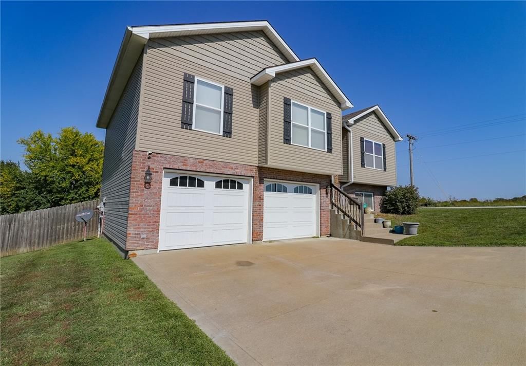 100 Newberry Court — photo 27