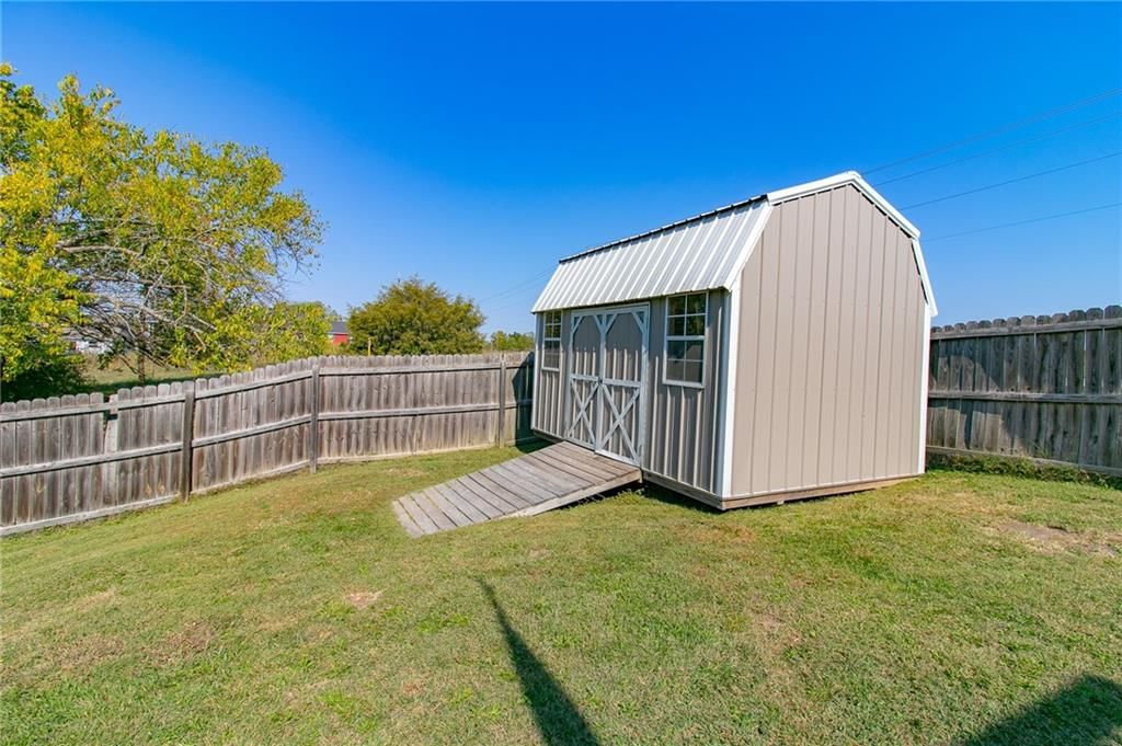 100 Newberry Court — photo 31