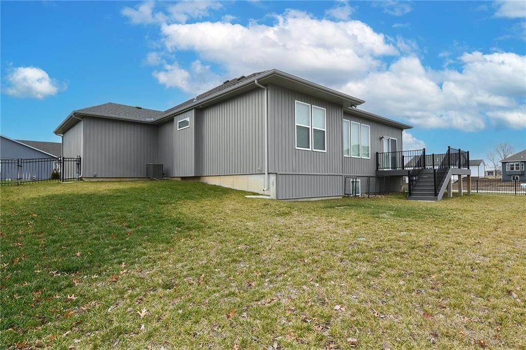 8324 SW Redbud Street — photo 35