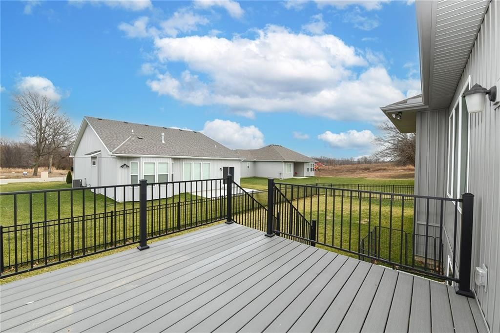 8324 SW Redbud Street — photo 36