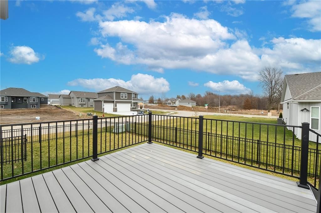 8324 SW Redbud Street — photo 37