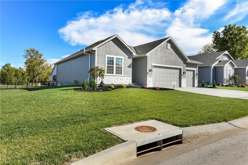 8324 SW Redbud Street — photo 39