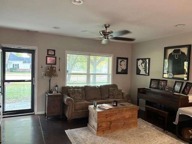 634 W Main Street — photo 3
